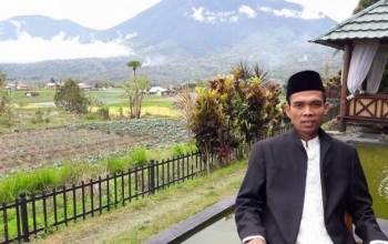 Cek Video ini,  Dosa Pencandu Game Mobile Legends Menurut Ustadz Abdul Somad   