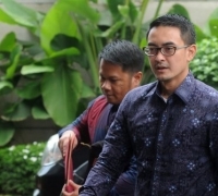 Setelah di tetapkan Tersangka gratifikasi, KPK resmi tahan Zumi Zola