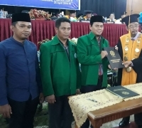 Rektor Serahkan 800 Lulusan Wisuda ke IKA UIN Suska Riau