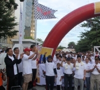 Gubri Lepas 700 Peserta Jalan Sehat iB Vaganza di Halaman Bank Riau Kepri