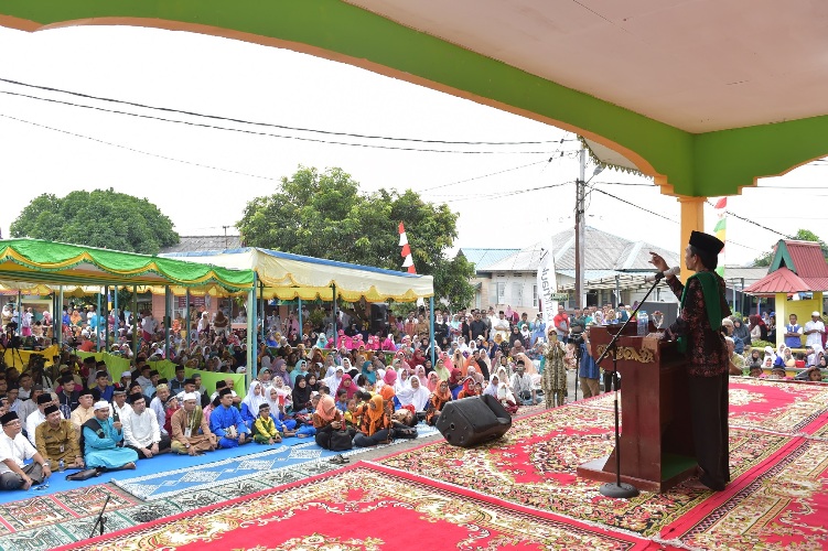 UAS bersama Gubernur Kepri DR. Nurdin Basirun