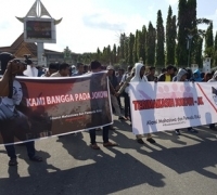  Ratusan Massa Aliansi Mahasiswa dan Pemuda Riau Dukung Nawacita Jokowi Jilid II 