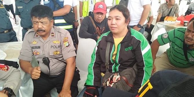 Pengemudi ojek online ngaku lihat Lion Air berasap, kepala menukik ke atas