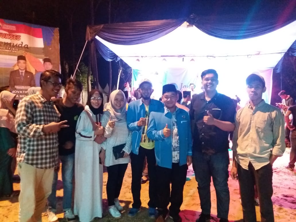 Foto Bersama Ketua DPD KNPI Kabupaten Pelalawan Adi Sukemi, ST, MM,  Sektertaris DPD KNPI Kabupaten Pelalawan Said Abu Sufian, SH dan 7 Pemuda-Pemudi kecamatan Kuala Kampar saat pembukaan Jambore Pemuda Pelalawan Tahun 2018  