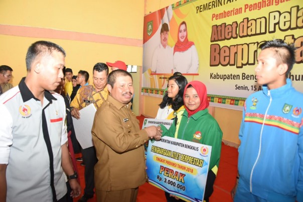 Pemkab Bengkalis Berikan Bonus Kepada 179 Atlet Berprestasi