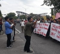 Diduga Bermain Mata, Polda Riau Didemo Mahasiswa Terkait Kasus Sari Antoni 