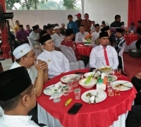 Tanpa Diduga Gubri Syamsuar Hadiri Syukuran Zukri sebagai Anggota DPRD Riau