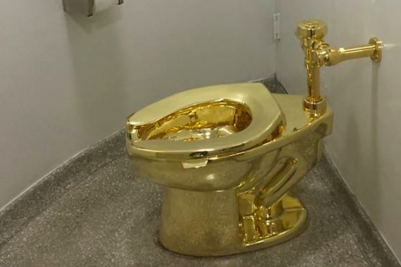 Toilet Emas kerajaan Inggris digondol Maling