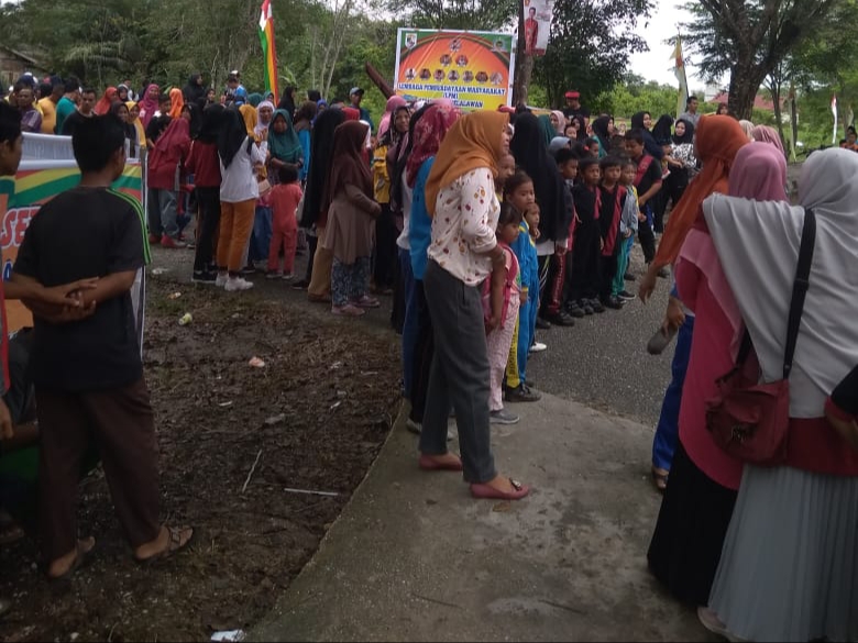 Ratusan Peserta Meriahkan Jalan Santai Harjad Kelurahan Pelalawan ke-14