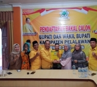 Maju di Pilbup, Srikandi Pelalawan Sewitri, SE resmi mendaftar di Golkar
