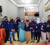 Peduli kepada Masyarakat yang terdampak Covid-19, IKA STIFAR  Riau salurkan 100 paket sembako