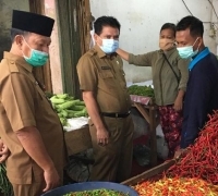 Pemkab Pelalawan melalui Dinas Koperasi UKM dan Perindag sidak di Pasar Baru Pangkalan Kerinci   