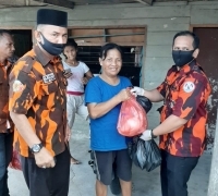 BPPH Pemuda Pancasila Kota Pekanbaru bagikan Sembako dan Masker 