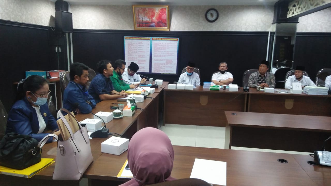 RDP Komisi III DPRD Pekanbaru Dengan Kemenag Serta Kepala Sekolah Bahas PPDB