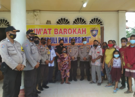 Pertama Kalinya, Polsek Tenayan Raya Bagi Sembako di Gereja Polsek Tenayan Raya Gelar Jumat Berkah di Gereja GKPI Segar Rejosari, Jumat (12/2).