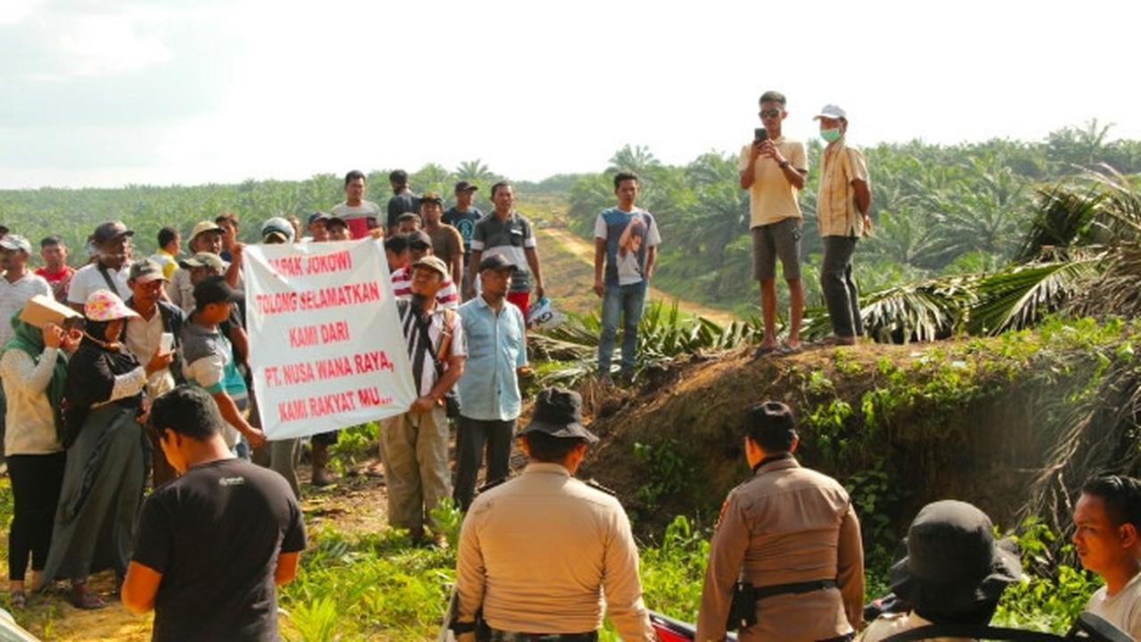 Perlawanan masyarakat Desa Gondai Pelalawan terhadap eksekusi lahan (Liputan6 com/M Syukur)