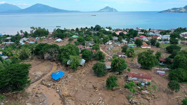 Kerusakan akibat banjir bandang di Waiwerang, Adonara Timur, Kabupaten Flores Timur, Nusa Tenggara Timur (Antara foto/Aditya Pradana Putra)