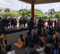 Dihujani Petasan, Ratusan Polisi Bongkar Kampung Narkoba yang Diduga Dibekingi Oknum