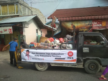 Ketua DPRD Pekanbaru Kerahkan Tim Pengangkut Sampah