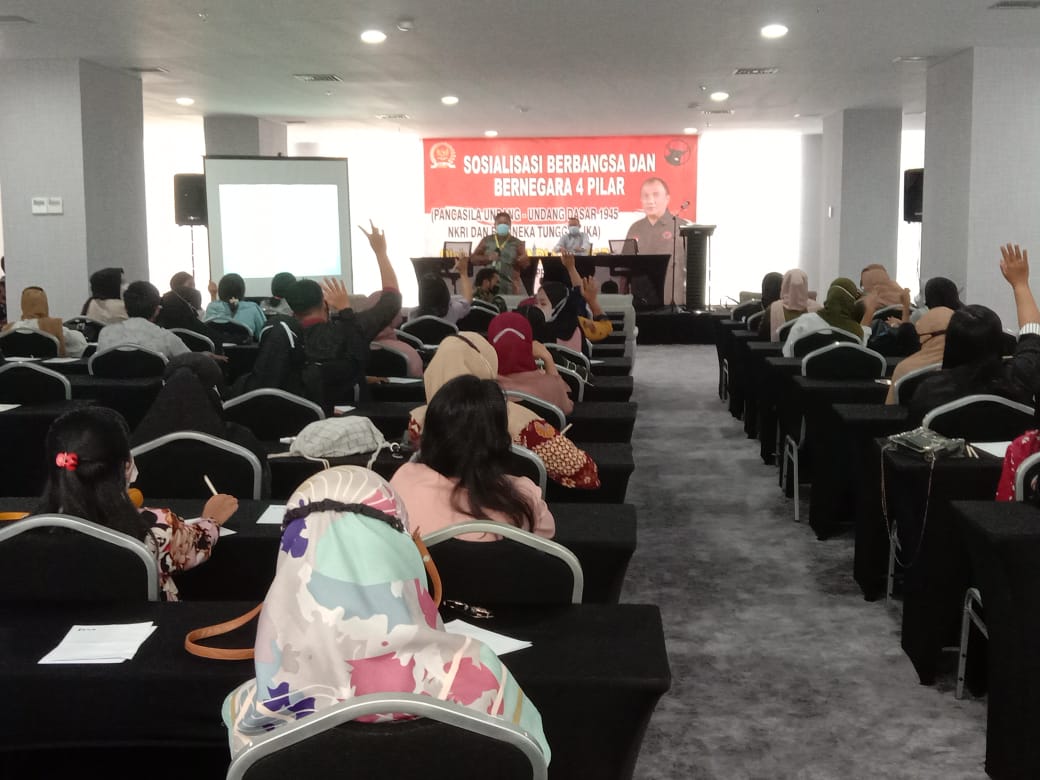 Anggota DPR RI Effendi Sianipar Bersama Pusdiklat Unilak Sosialisasikan 4 Pilar Sosialisasi 4 Pilar Kebangsaan bersama Anggota DPR RI dari Partai Demokrasi Indonesia (PDI) Perjuangan, Effendi Sianipar di Hotel Bono, Kota Pekanbaru (Istimewa)