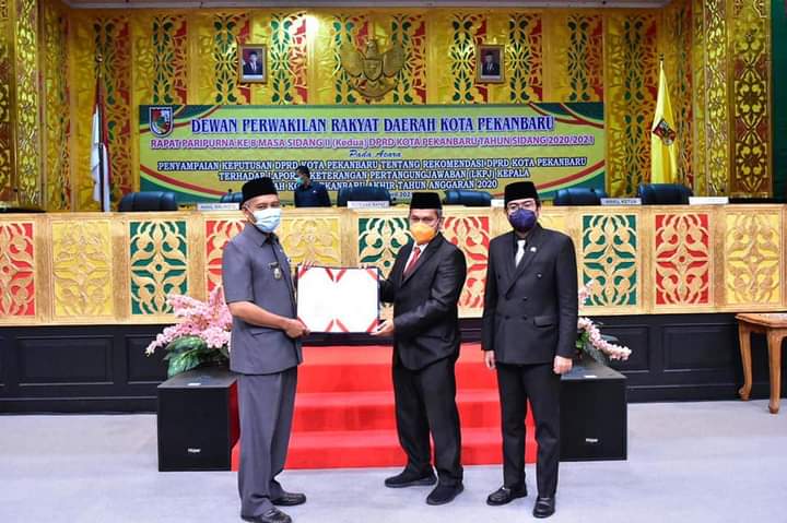 DPRD Pekanbaru Sampaikan Rekomendasi Atas LKPJ Walikota Tahun Anggaran 2020