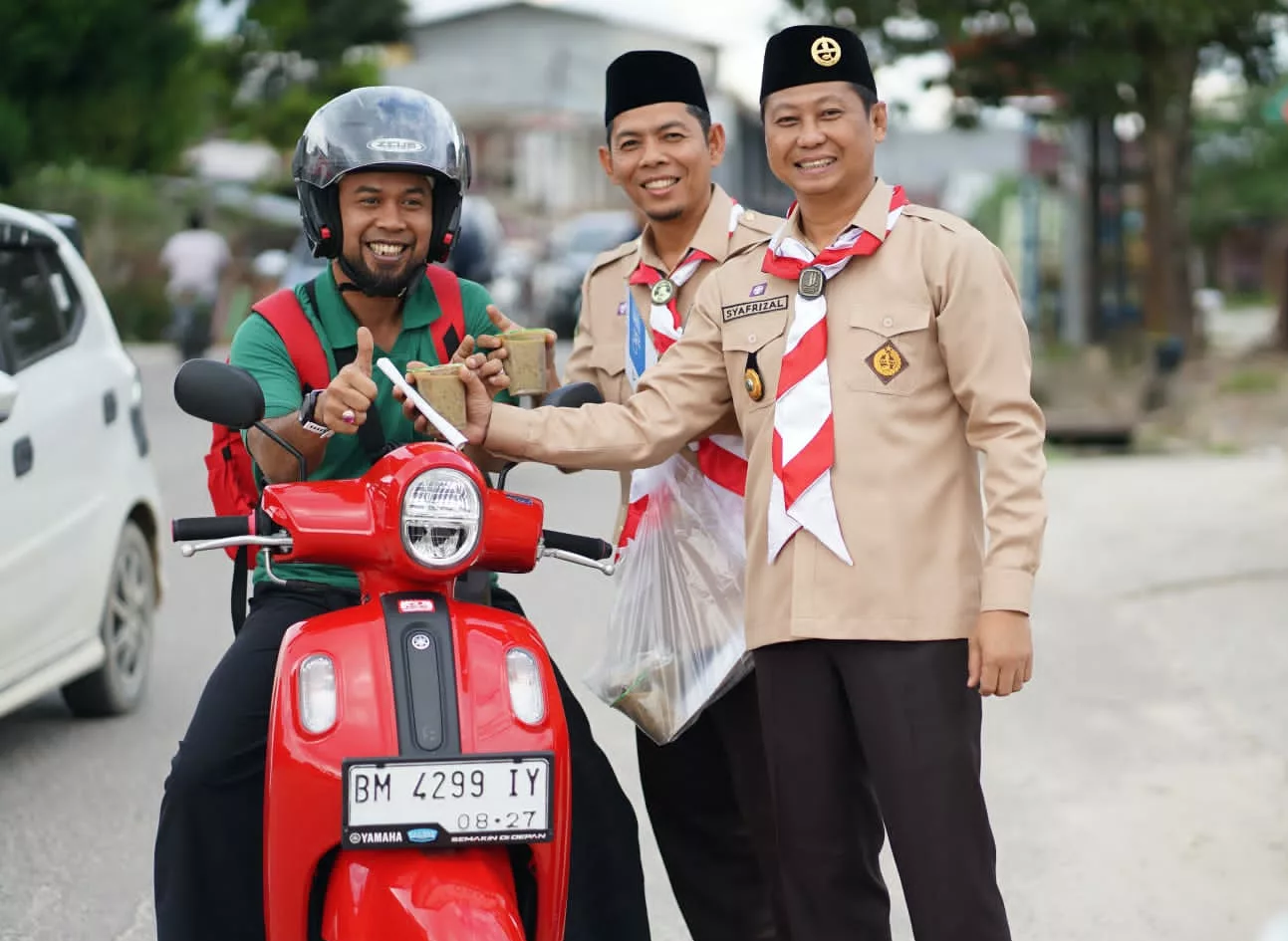 Semarak Ramadhan, Kwarcab Pelalawan Bagikan Ratusan Takjil Serta Santuni Anak Yatim