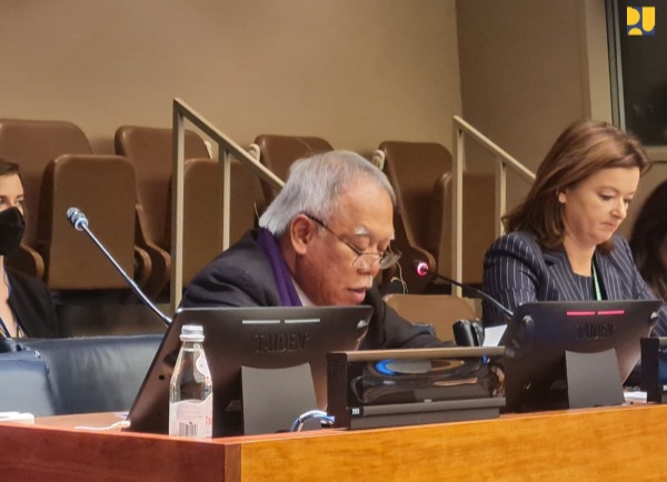 Menteri Pekerjaan Umum dan Perumahan Rakyat (PUPR) Basuki Hadimuljono saat menjadi salah satu pembicara kunci pada dialog interaktif sebagai rangkaian pertemuan UN 2023 Water Conference di New York, Amerika Serikat. Sumber: pu.go.id 
