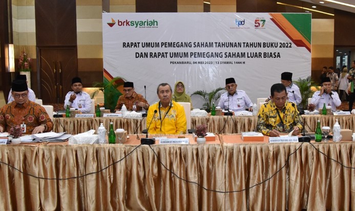 Deviden Pemprov Riau Naik 11 Persen, RUPS Tahunan Tahun Buku 2022 dan RUPSLB Bank Riau Kepri Syariah Tuntas Foto Dok Istimewa ( Gubenur Riau H Syamsuar )