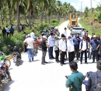 Tinjau Jalan Tiga Desa di Rangsang, Plt Bupati H. Asmar Minta PUPR Tindaklanjuti