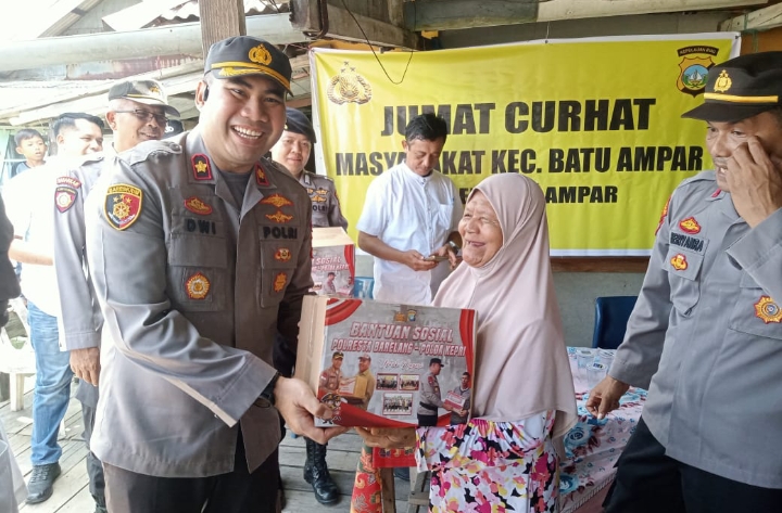 Polsek Batu Ampar Laksanakan Jum'at Curhat Kamtibmas Kepada Masyarakat Kelurahan Batu Merah Kota Batam Kepulauan Riau