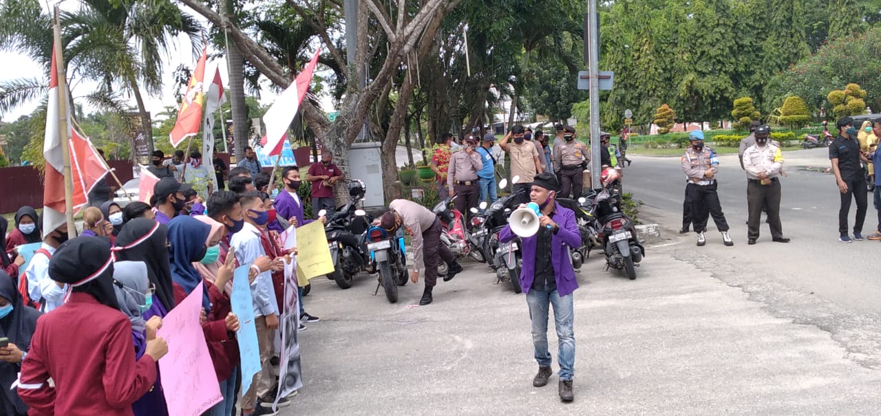 Ketua LMND Kampar, Rahmat Aswin mendesak Pemda Kampar Anggarkan Beasiswa