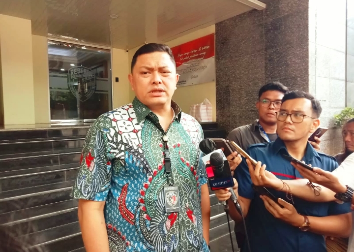 Olah TKP Ulang Polda Metro Jaya Periksa Dua Nama Tertulis di Labtob