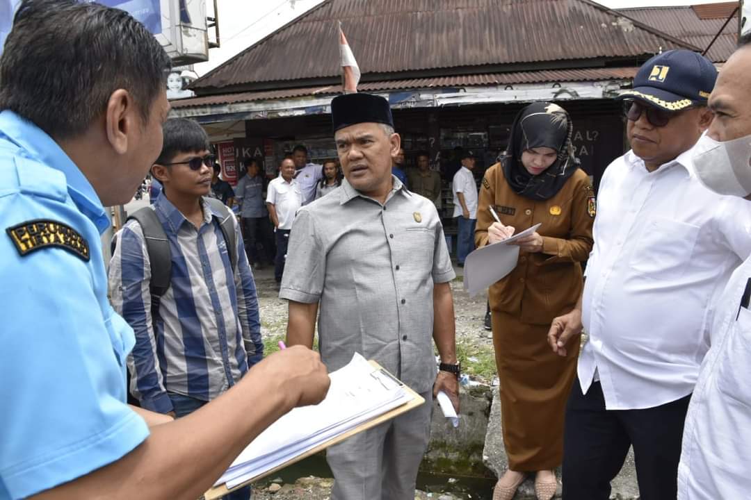  Ketua Komisi I Doni Saputra saat memimpin Kunlap