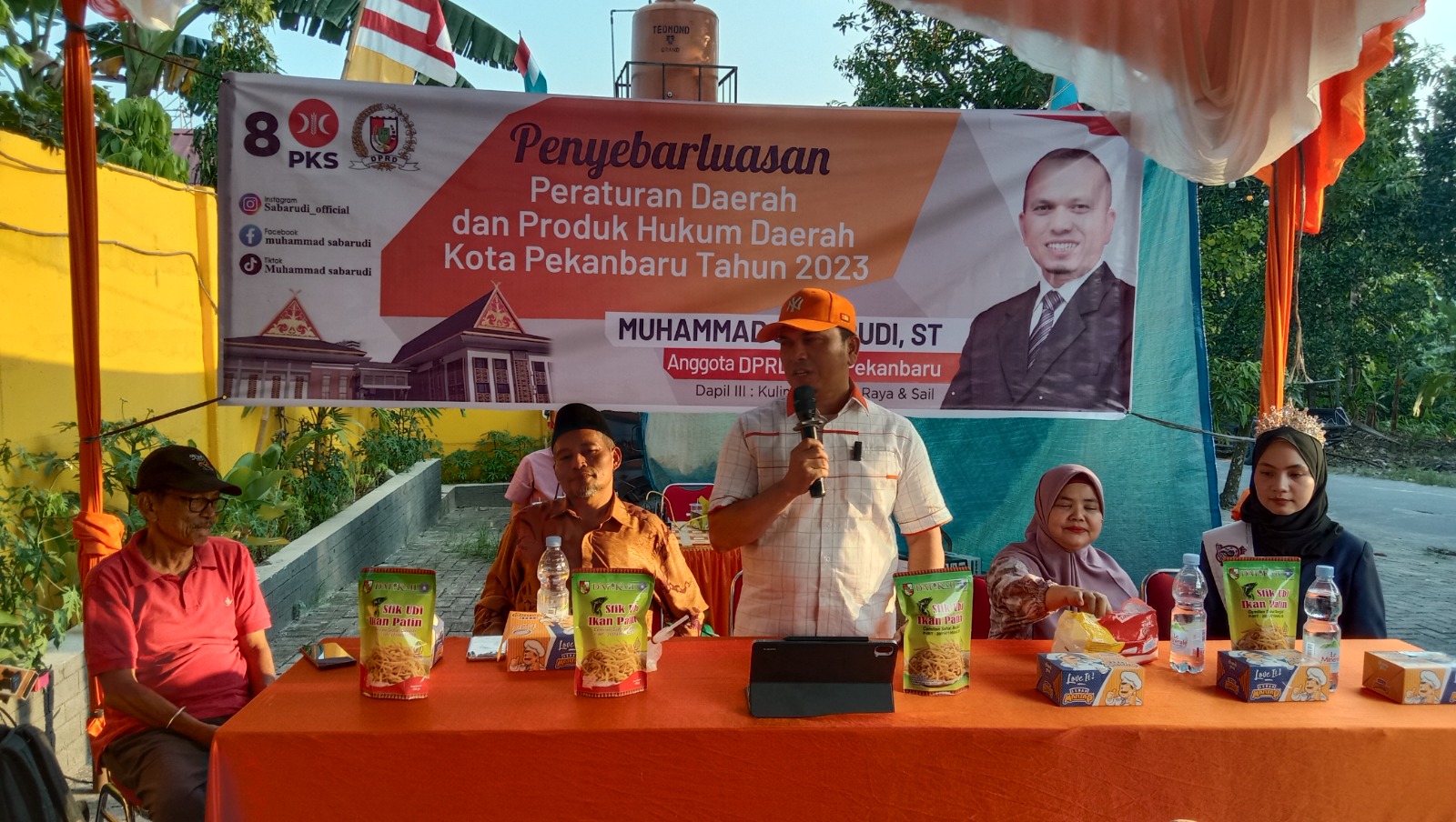 Ketua DPRD Kota Pekanbaru M Sabarudi saat menyampaikan perda yang akan disosialisasikan