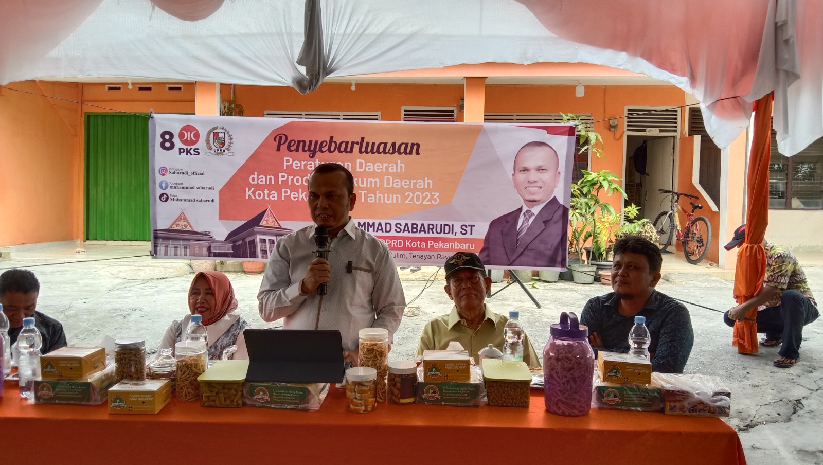 Ketua DPRD Kota Pekanbaru M Sabarudi saat menyampaikan perda yang akan disosialisasikan