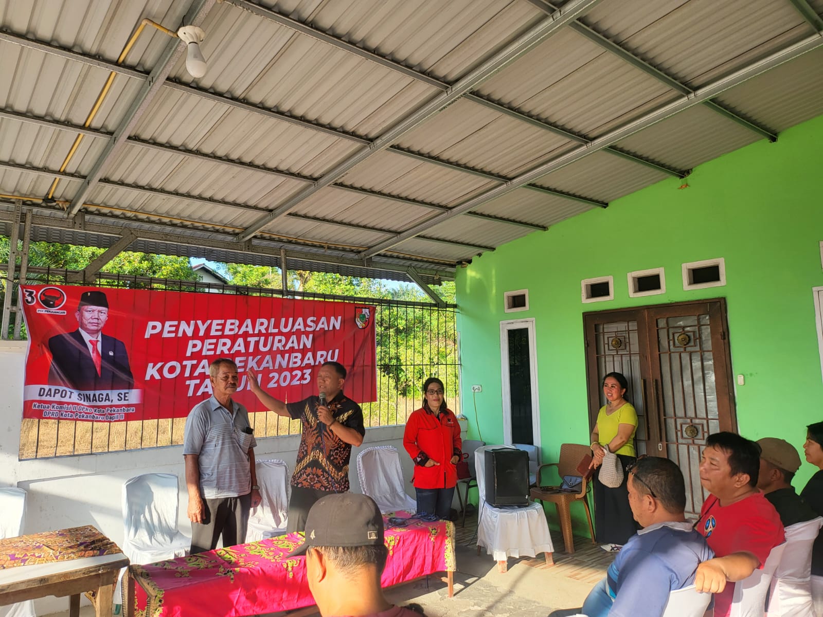 Anggota DPRD Kota Pekanbaru Dapot Sinaga saat memaparkan terkait Perda Retribusi Sampah