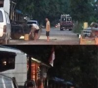 Mobil Truk Trailer Kencing Di Kawasan Batu Ampar