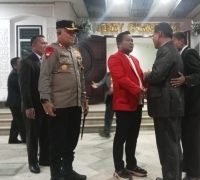 Bupati Pelalawan H. Zukri Dampingi Kapolres Pelalawan Menghadiri Perayaan Natal Di Gereja Pantekosta Indonesia 