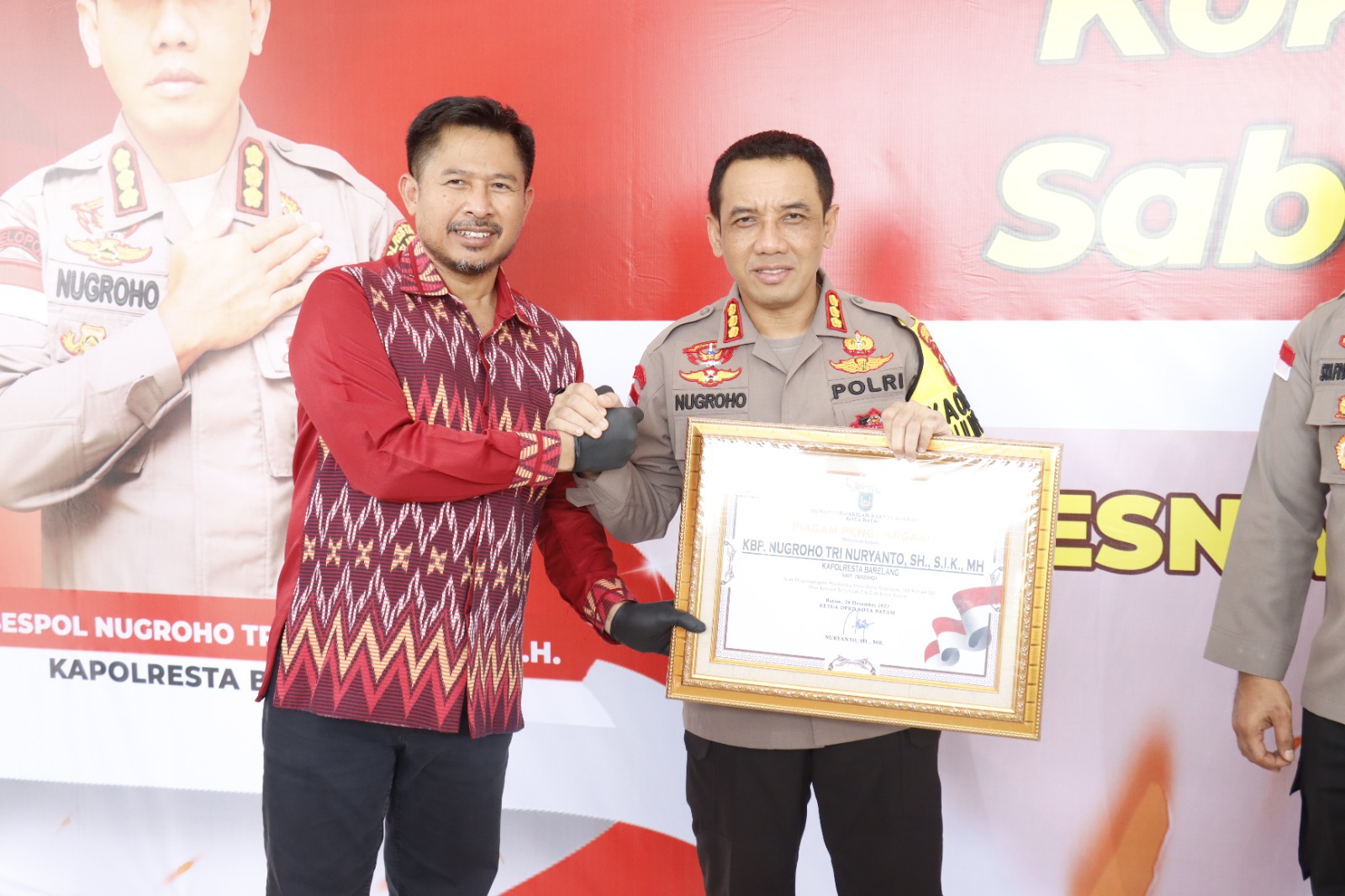 Ketua DPRD Kota Batam Apresiasi dan Beri Piagam Penghargaan Kepada Polresta Barelang