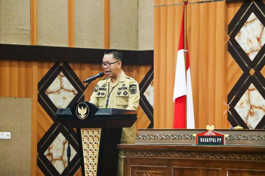Sekdako bersama Forkopimda Pekanbaru giat lakukan gotong royong massal guna pembersihan drainase.