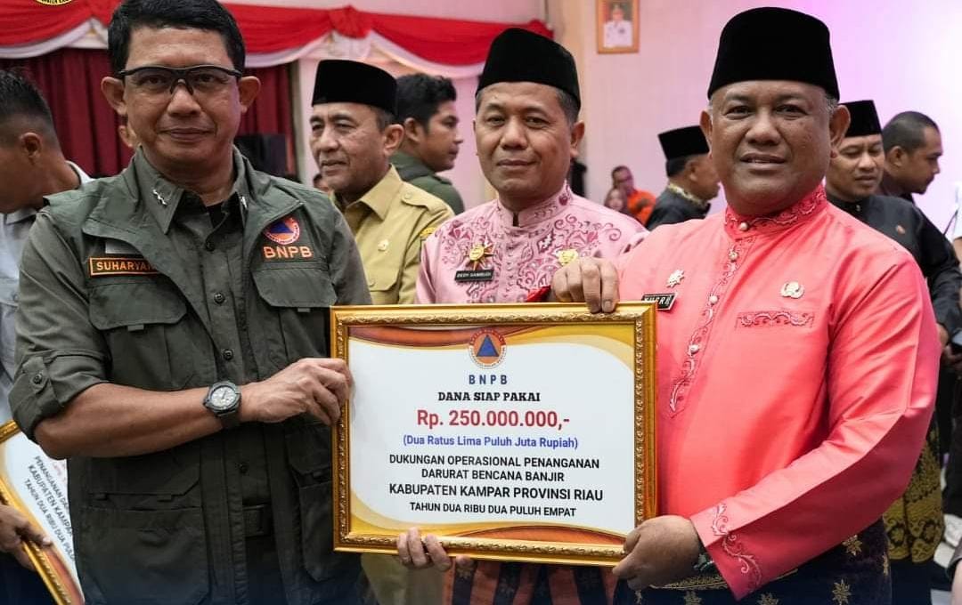 Terkait Penanggulangan Darurat Banjir, Pemda Kampar Terima Bantuan DSP Pemda Kampar terima bantuan DSP.