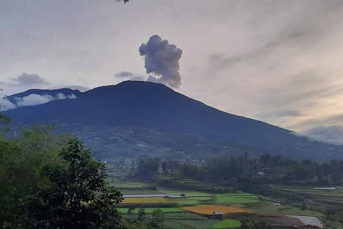 Berdasarkan pemetaan Pusat Vulkanologi dan Mitigasi Bencana Geologi (PVMBG), marapi kembali erupsi. 
