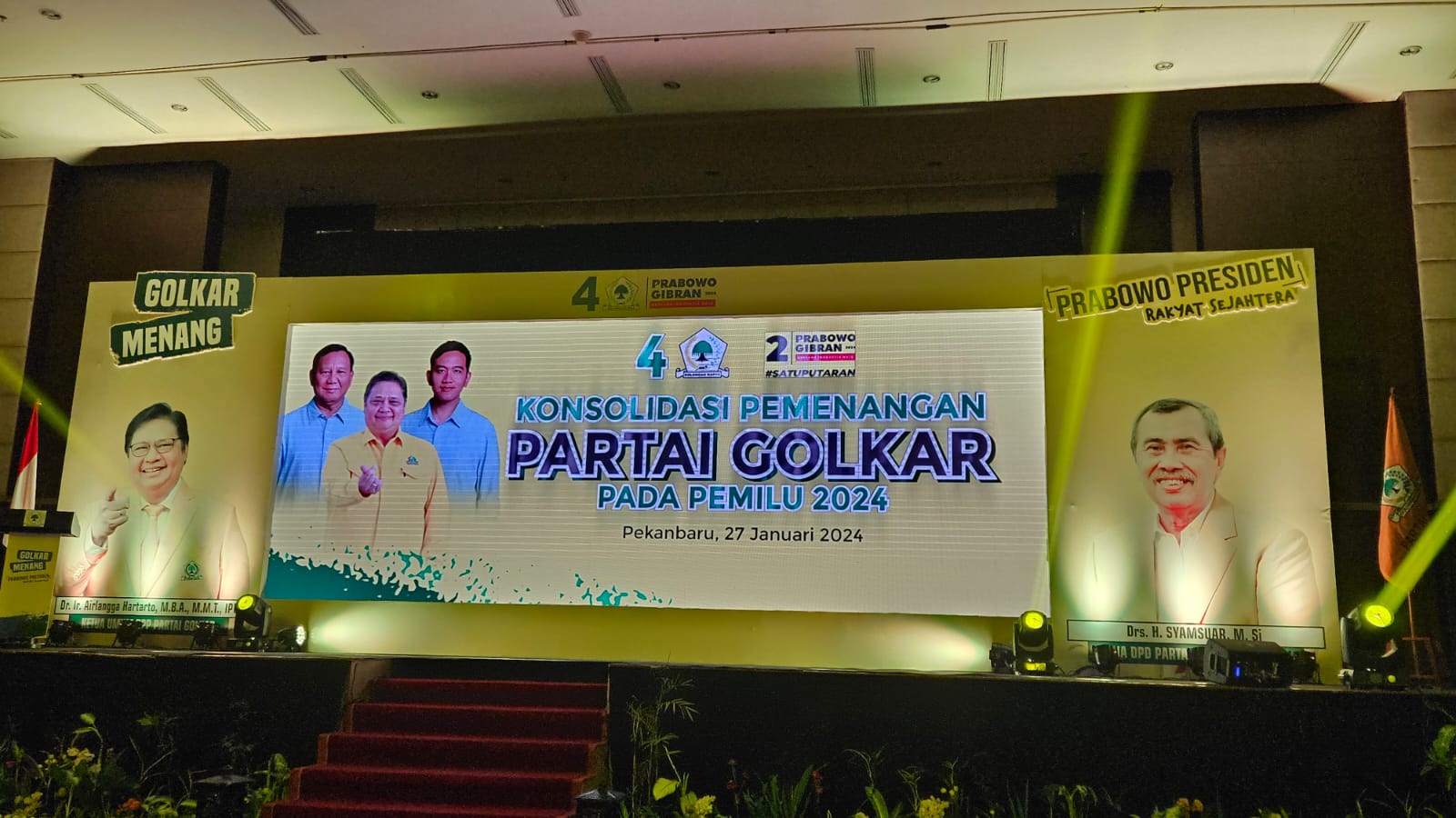 Lampaui Target, Airlangga Mengklaim Kemenangan Golkar di Riau Airlangga Hadiri Konsolidasi Pemenangan partai Golkar di Riau.