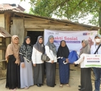 Kanwil DJBC Riau bersama IZI Riau berbagi 85 Paket Ramadhan untuk Masyarakat Pinggiran Pekanbaru