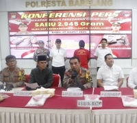 Kapolresta Barelang Gelar Konferensi Pers Ungkap Tersangka Peredaran Gelap Narkotika Jenis Sabu Seberat 2.945