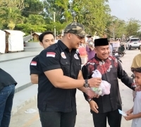 Dewan Penasihat PBFI Pelalawan T. Efrysah Putra Pelalawan Ikut Serta  Berbagi Takjil Kepada Pengguna Jalan Lintas Timur