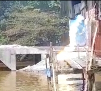 Merusak Ekosistem Sungai Siak, Warga Keluhkan Pembuangan Limbah Diduga Berasal Dari Pabrik Peleburan Aluminium Ilegal