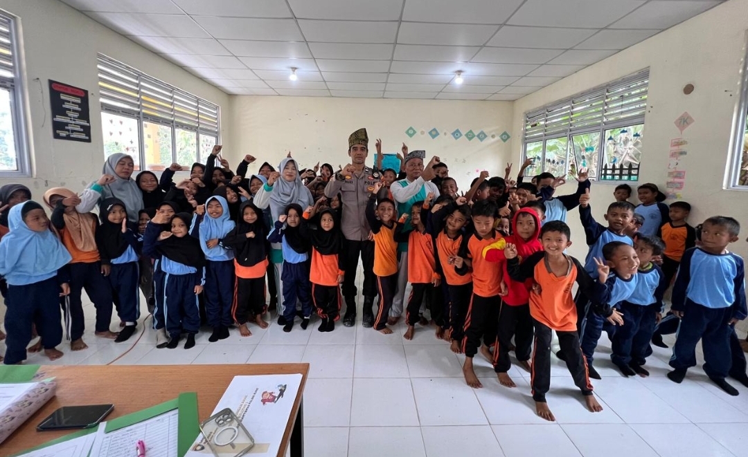 Polsek Rupat menjadi Nara Sumber tentang Bullying dan Bahaya Narkoba di SDN 32 Rupat