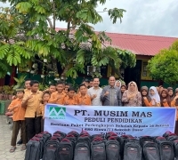 Peduli Pendidikan, PT Musim Mas Salurkan Paket Perlengkapan Sekolah Kepada 480 Siswa di Desa Sekitar Perusahaan