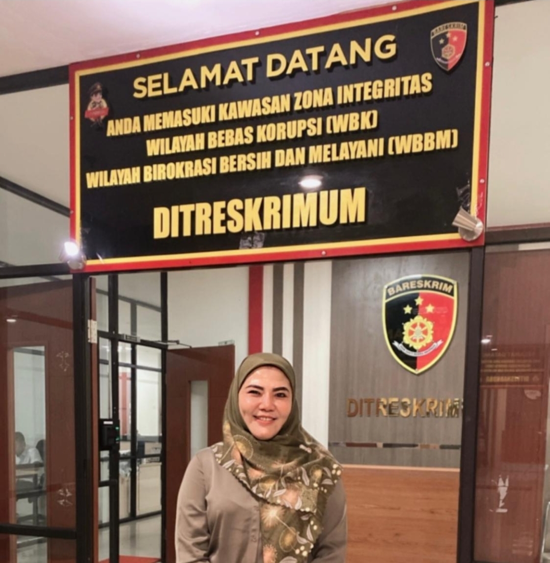 Diduga Lakukan Perzinaan, Novi Mahanum, SH MH Penasihat Hukum M Minta Polda Riau Segera Tahan Arifman Syahputra Novi Mahanum, SH, MH Penasehat Hukum M, Ketika Membuat Laporan Di Ditreskrimum Polda Riau